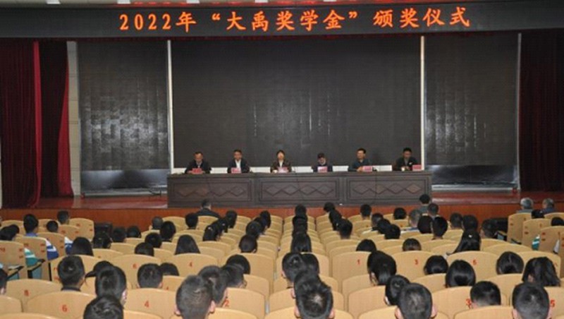 捐赞助学| jxf体育节水集团别离在酒泉中学和临水中心幼学发展捐赞助学公益活动